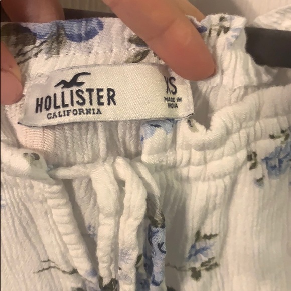 XS Hollister top - Picture 3 of 3